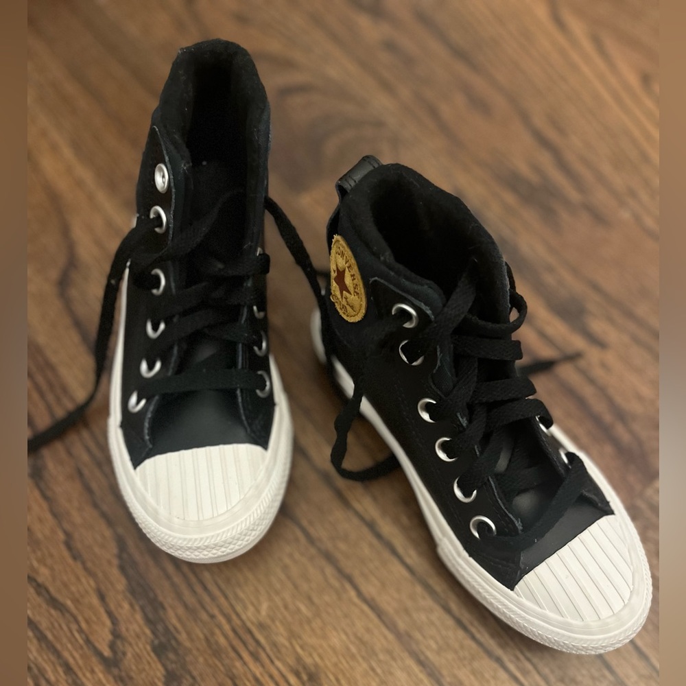 Black leather converse